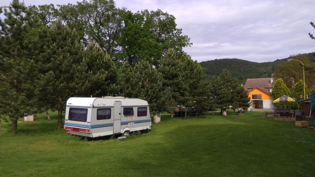 Готель Camp Oaza Chudcice Екстер'єр фото